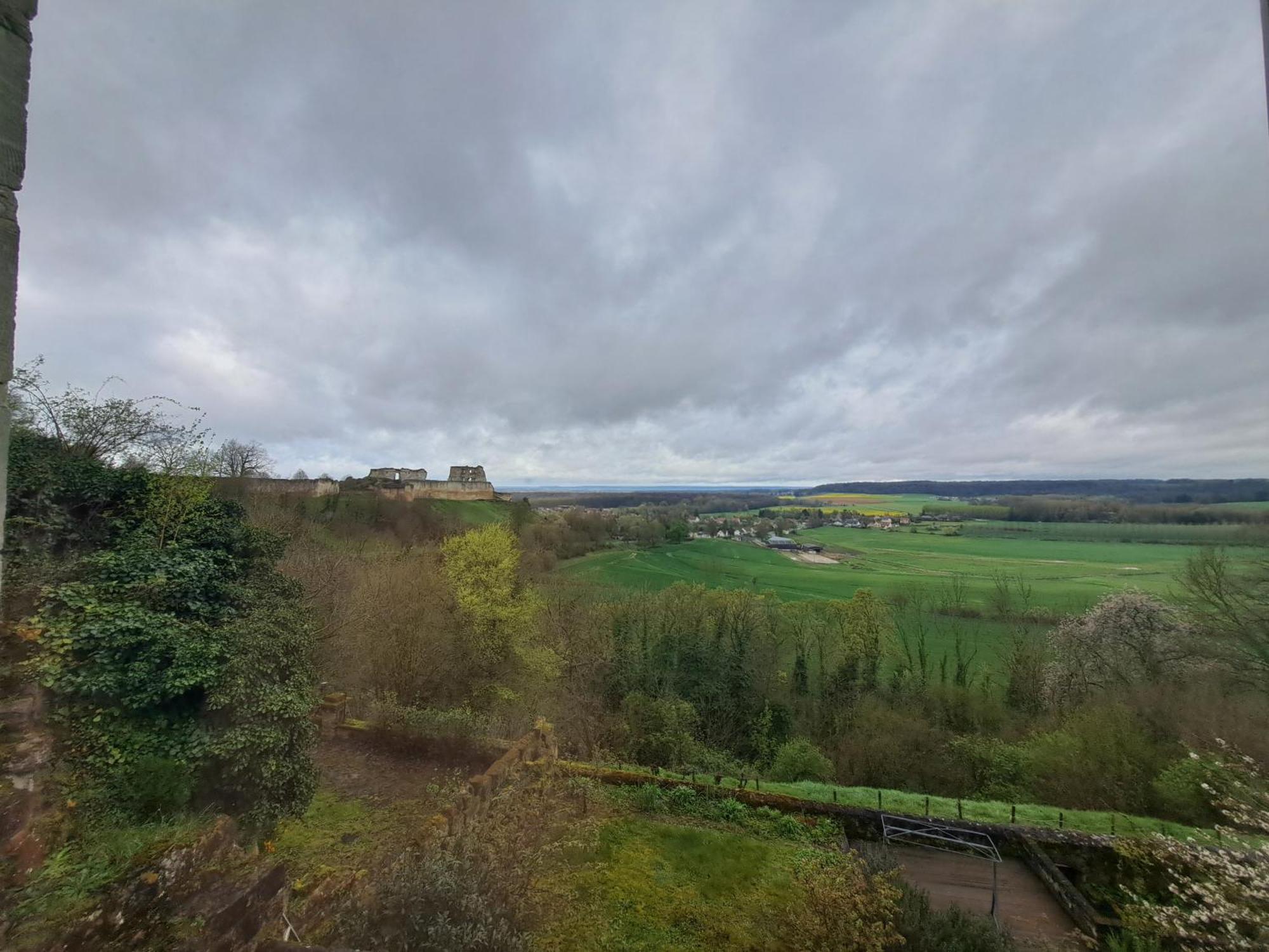 Location A Coucy Le Chateau Экстерьер фото